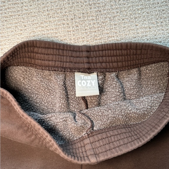 Aritzia TNA Cozy Fleece Mocha XS Sweatshorts- 2 Inch Inseam - Picture 3 of 3